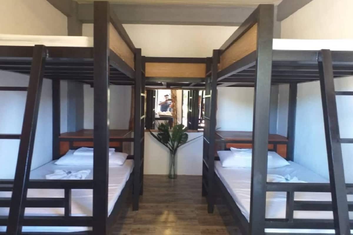 Minibar, coffre-fort, accès au Wi-Fi (inclus), literie fournie
