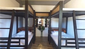 Frigobar, cofres nos quartos, Wi-Fi de cortesia, roupa de cama