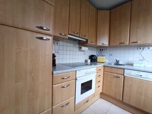 Fridge, microwave, oven, dishwasher - Vacation home in the countryside, near Vienna - Holiday home (Gemeinde Pillichsdorf)