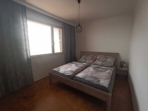 2 bedrooms, desk, travel cot, WiFi - Vacation home in the countryside, near Vienna - Holiday home (Gemeinde Pillichsdorf)