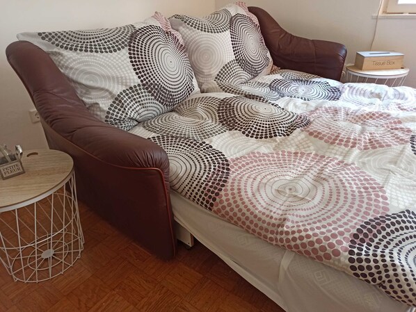 2 bedrooms, desk, travel cot, WiFi - Vacation home in the countryside, near Vienna - Holiday home (Gemeinde Pillichsdorf)