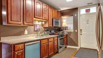 冰箱、微波炉、烤箱、炉灶