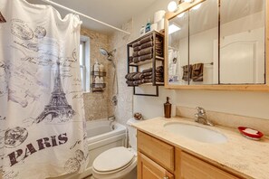 Ensemble douche/baignoire, baignoire Ă jets, sĂšche-cheveux