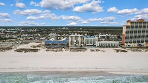 On the beach - Castaways 1C | Beachfront Condo + Pool (Gulf Shores)