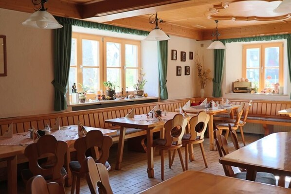 Food and drink - Gasthaus Pension Augenstein (Winzer)