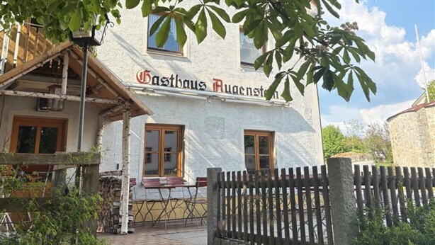 A traditional building with a sign reading "Gasthof Ruagenstam". - Gasthaus Pension Augenstein (Winzer)