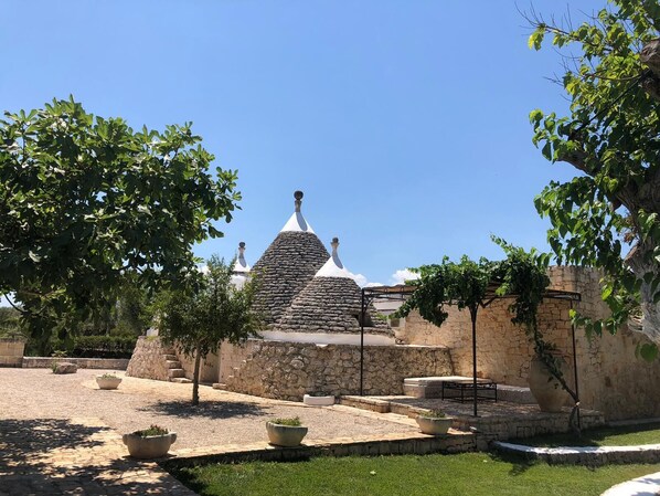 Point of interest - - THE COURT OF THE TRULLI - TRULLO ROMARIN (San Vito dei Normanni)