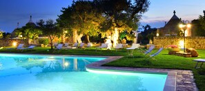 Pool - - THE COURT OF THE TRULLI - TRULLO ROMARIN (San Vito dei Normanni)