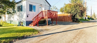 Large Govt hill studio-near downtown