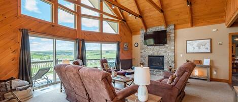 スマートテレビ、暖炉、テレビゲーム、DVD プレーヤー