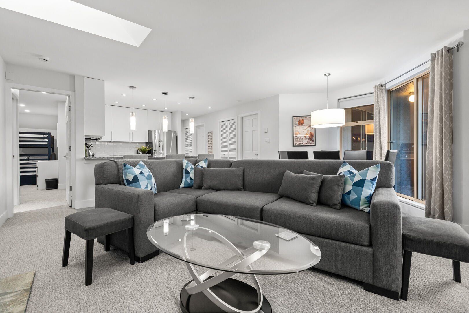 Télévision, cheminée