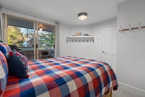 2 bedrooms, iron/ironing board, WiFi, bed sheets - 2BR | Gleneagle | Gourmet Kitchen | Newly Updated | Wood Fire | Parking (Whistler)