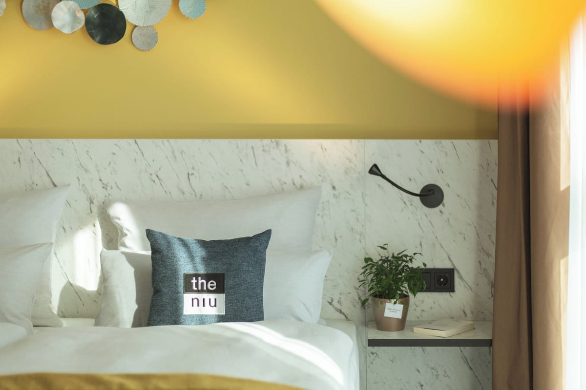 Hypo-allergenic bedding, in-room safe, soundproofing, free WiFi