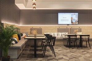 Frukostbuffé varje dag (EUR 17 per person)