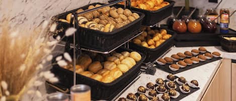 Desayuno buffet todos los días (EUR 17 por persona)
