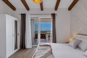 3 bedrooms, desk, iron/ironing board, travel cot