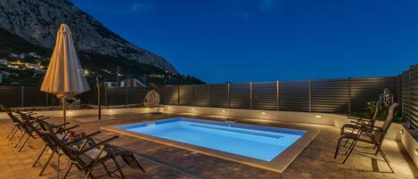 Outdoor pool, a heated pool