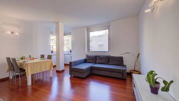 Departamento estándar, varias habitaciones (Sunlight - 150m from the lake) | Comedor