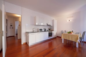 Standard Apartment, 1 Bedroom (Sunlight - 150m from the lake) | Private kitchen | Fridge, microwave, oven, stovetop