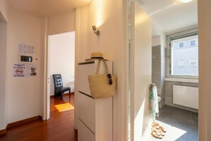 Interior - Sunlight - 150m From the Lake (Lugano)