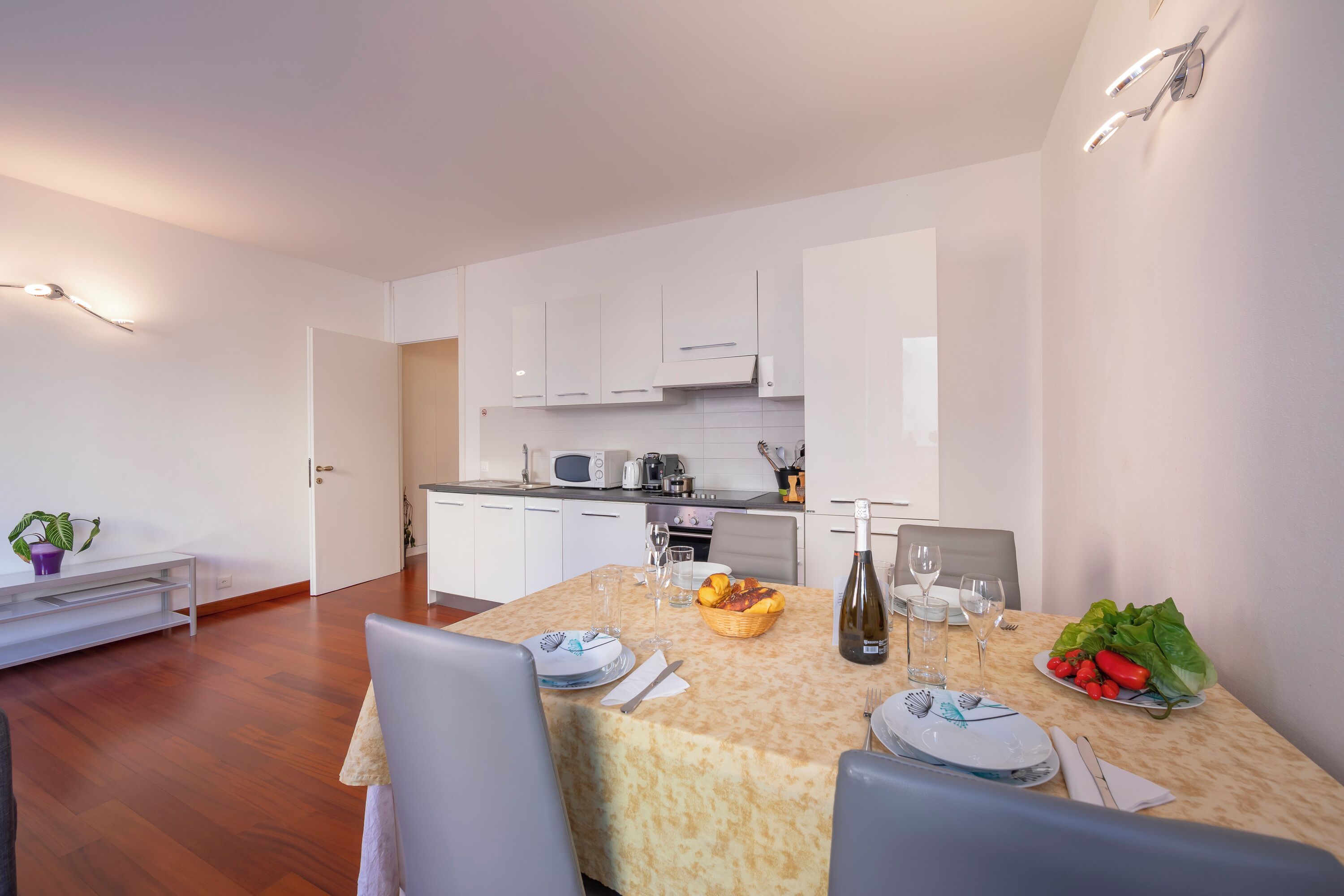 Căn hộ Tiêu chuẩn, nhiều phòng ngủ (Sunlight - 150m from the lake) | Khu ăn uống