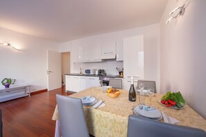 Standard-Apartment, Mehrere Schlafzimmer (Sunlight - 150m from the lake) | Speisen