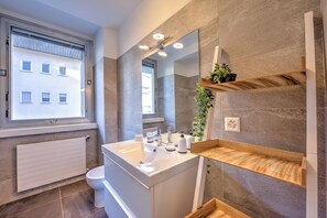 Standard-Apartment, Mehrere Schlafzimmer (Sunlight - 150m from the lake) | Badezimmer