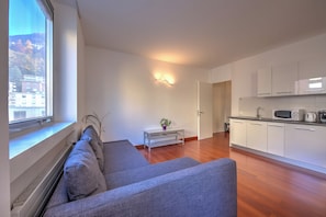 Standard Apartment, 1 Bedroom (Sunlight - 150m from the lake) | Living room | 21-inch TV with cable channels