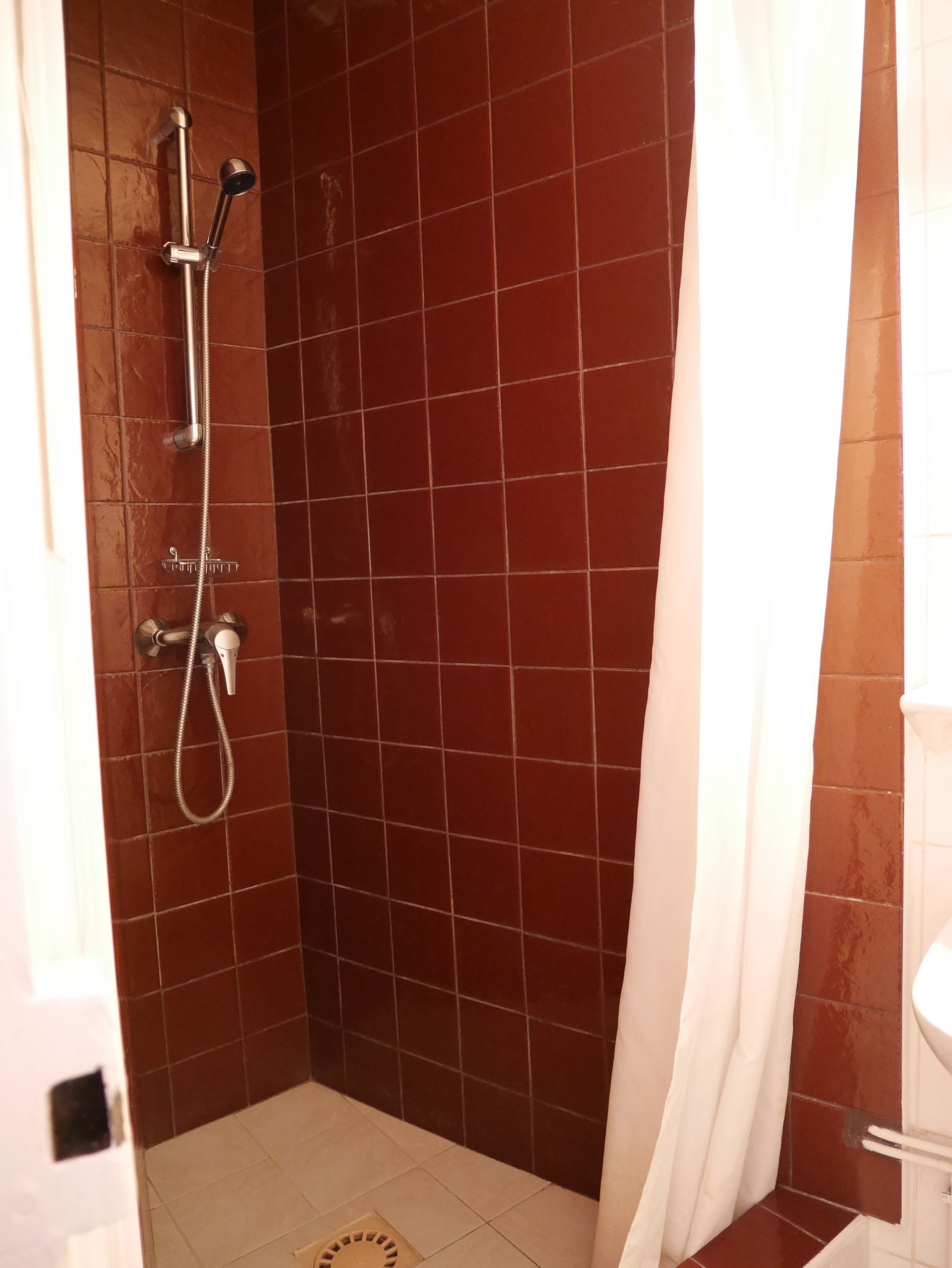 twin room with private shower and wc | bathroom | towels
