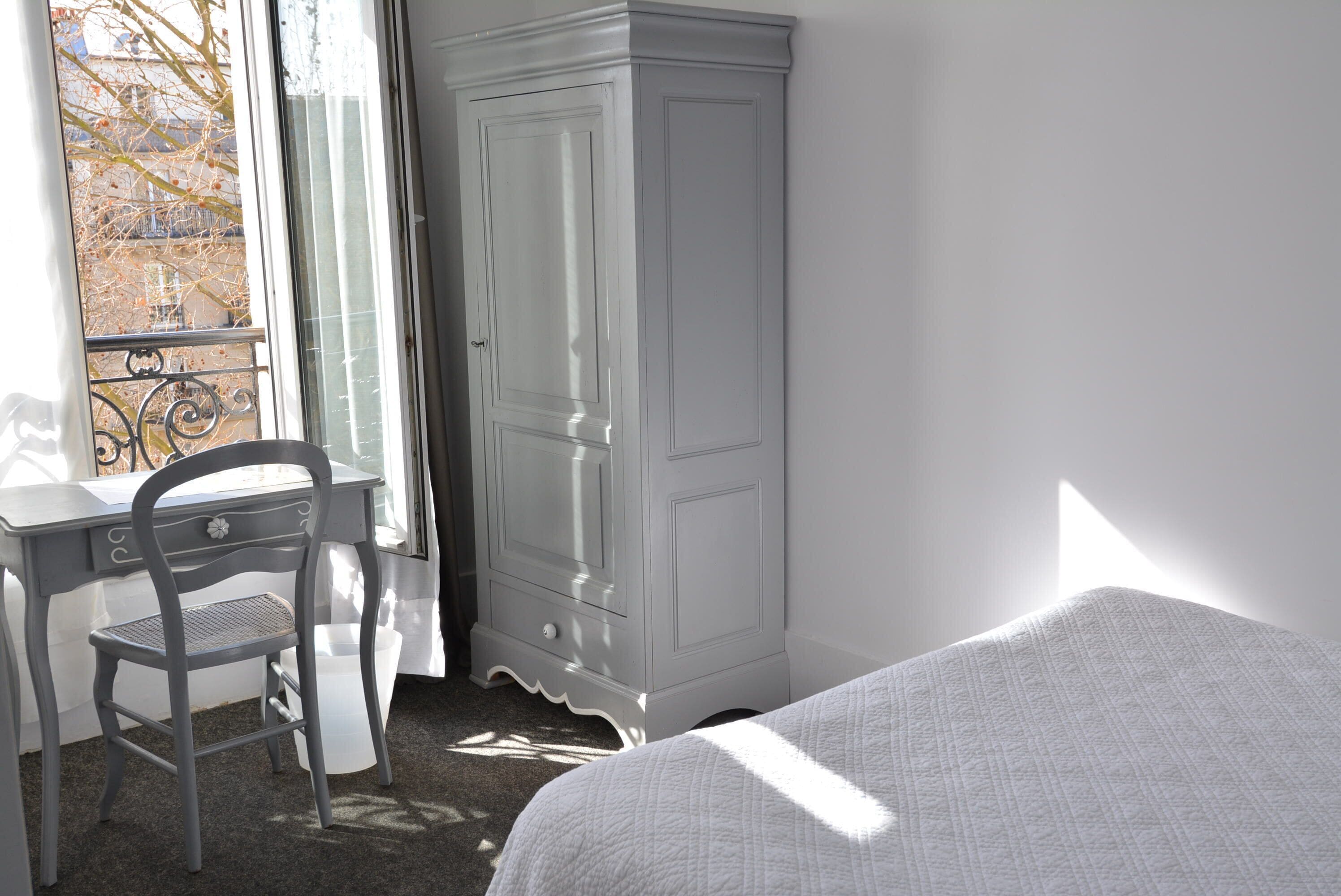 Eins manns Standard-herbergi (with Private Shower and WC) | Skrifborð, straujárn/strauborð, ókeypis þráðlaus nettenging, rúmföt