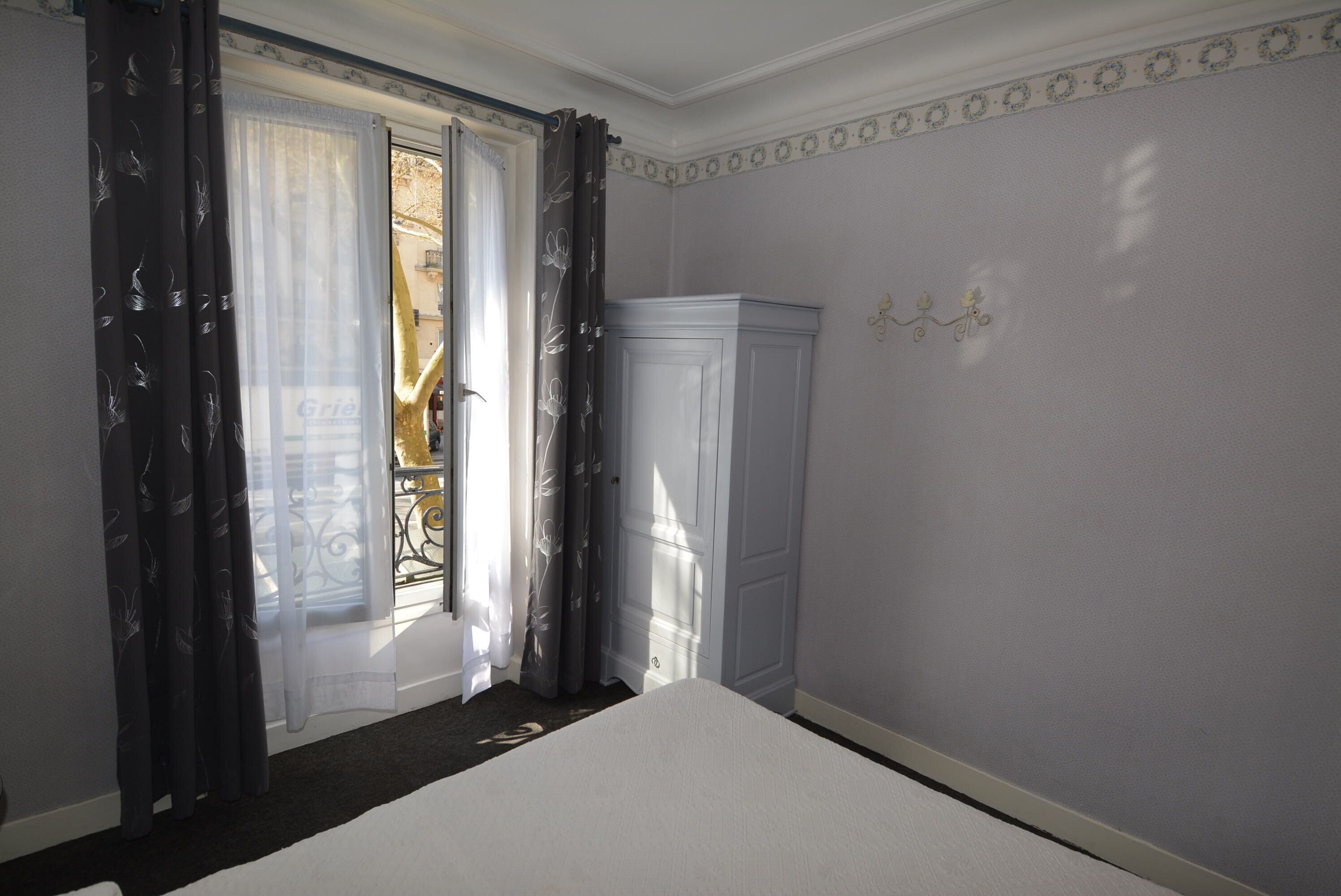 double room with private shower and wc | desk, iron/ironing board, free wifi, bed sheets