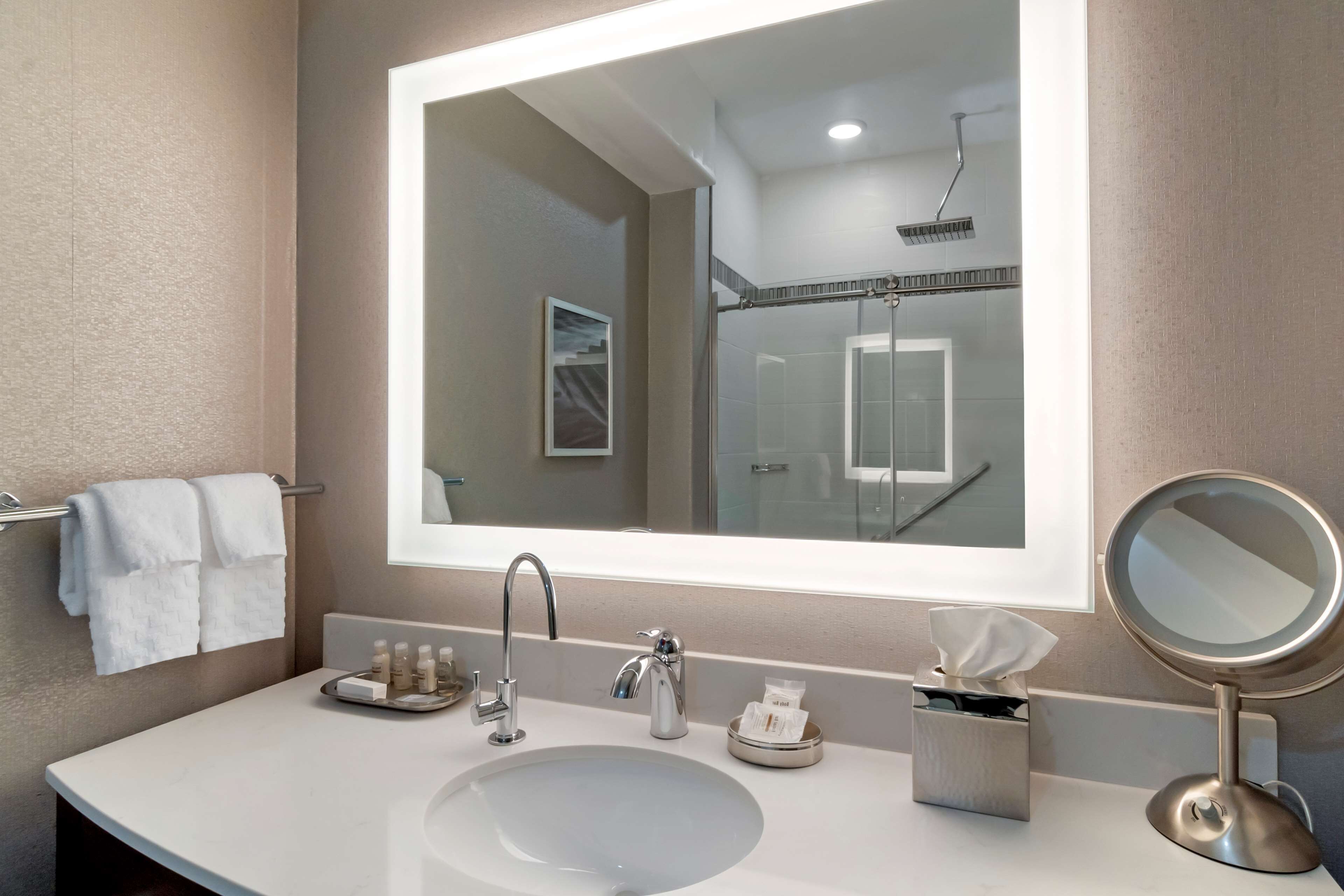 combined shower/bathtub, free toiletries, hair dryer, towels