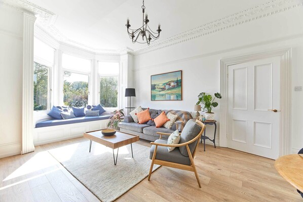 House | Living area | Flat-screen TV