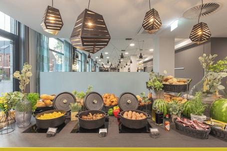 Restaurant. Holiday Inn - the niu, Seven Dusseldorf Ost by IHG