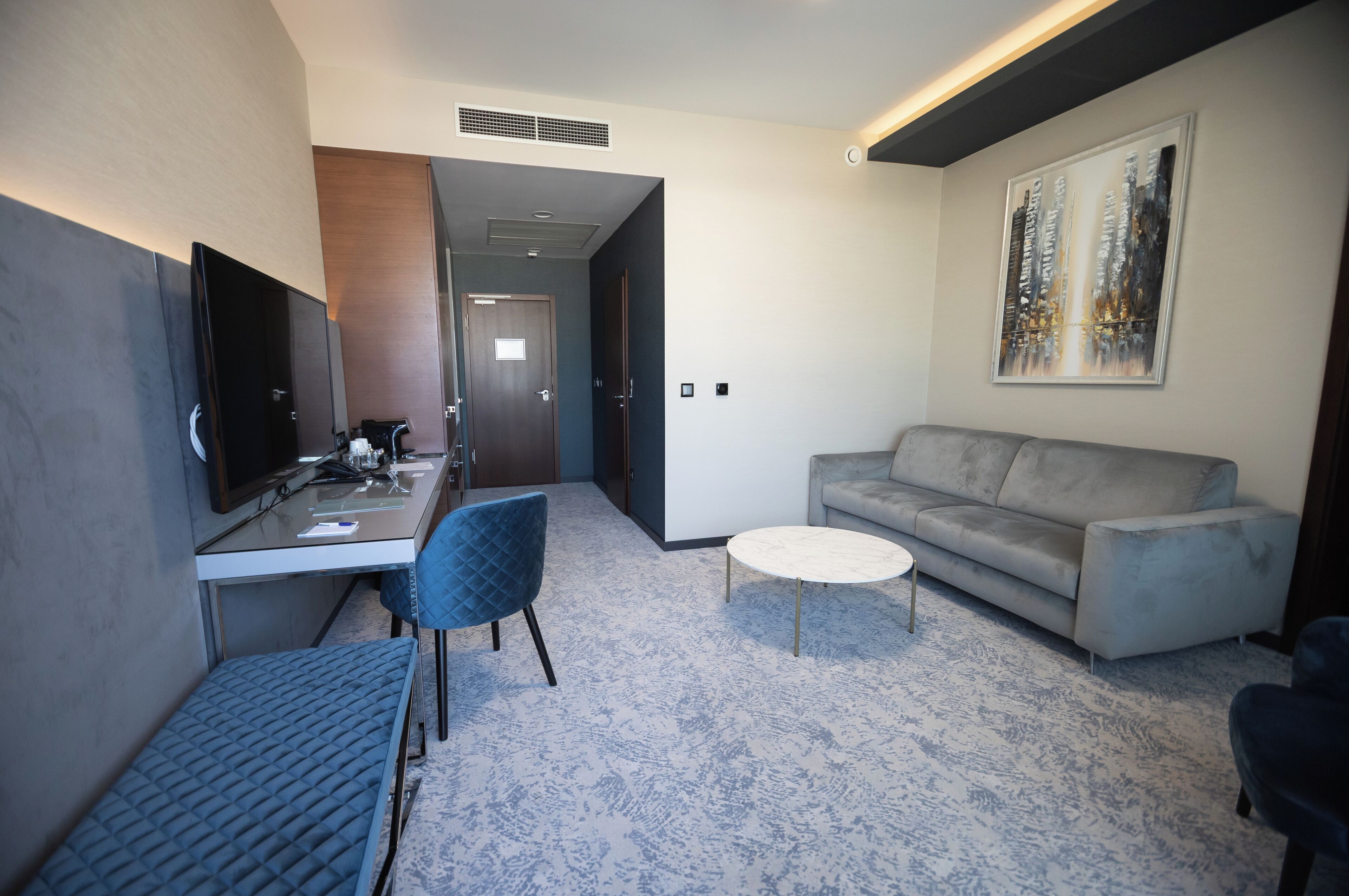 商务套房 | 防过敏的被褥、记忆海绵床垫、迷你吧、客房内保险箱