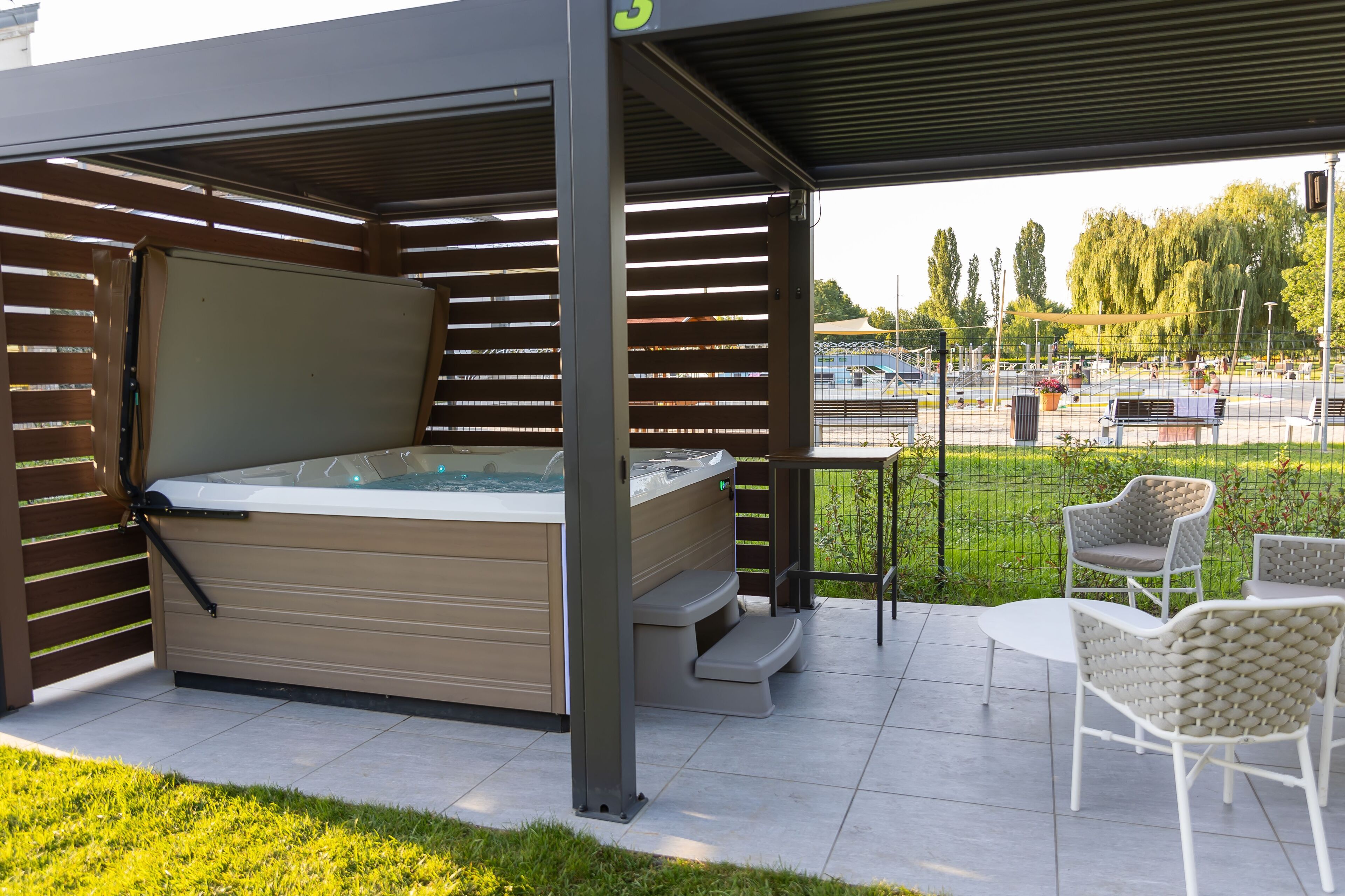 مغطس سبا خارجي