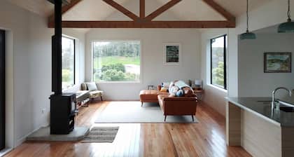Modern house with sea views Stewart Island/Rakiura