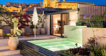 Luxurious residence with terrace and pool-tub, Noto