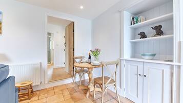 منزل | تناول الطعام داخل الغرفة