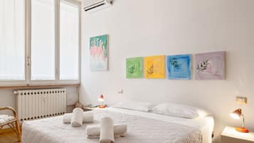 2 bedrooms, iron/ironing board, WiFi