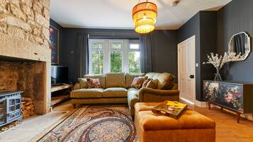 منزل | منطقة المعيشة | تلفزيون بشاشة مسطحة