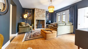 House | Living area | Flat-screen TV - Percy Cottage (Newcastle-upon-Tyne)