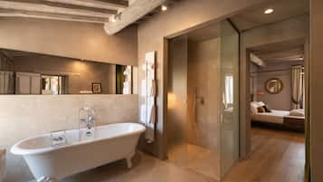 Deluxe Double Room, Valley View | Bathroom