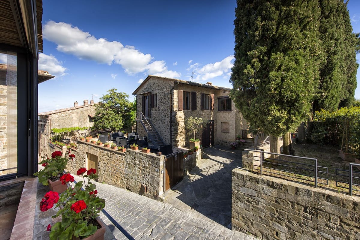 Villa, Valley View | Street view