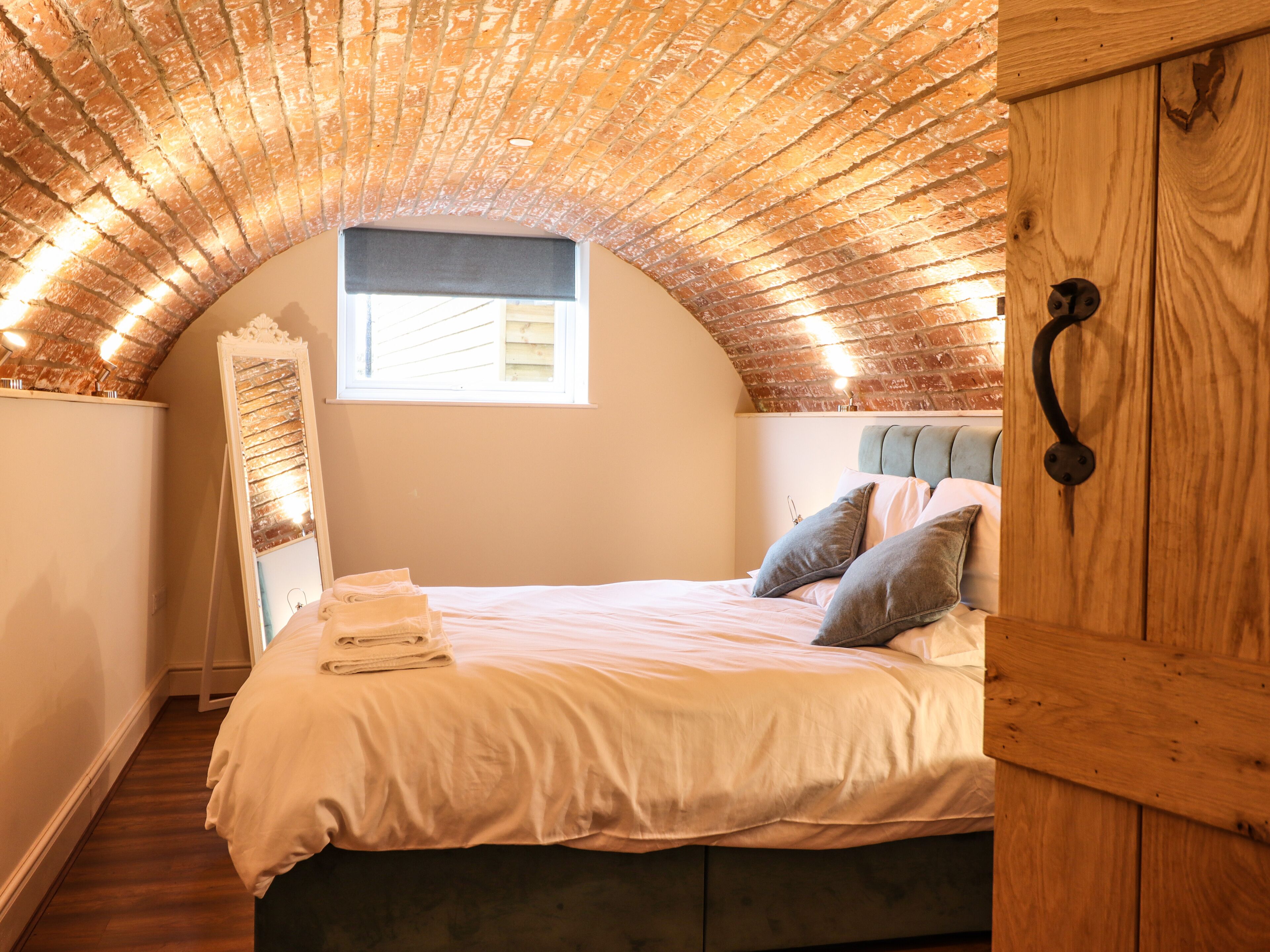 Casa rural | 10 dormitoris, decoració individual i mobiliari individual 