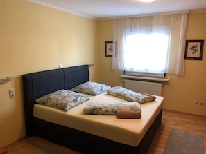 4 bedrooms, iron/ironing board, free WiFi, bed sheets