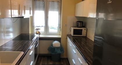 Ferienhaus für 6-8 Personen - Zentral und Sehr Geräumig mit Überdachter Terrasse