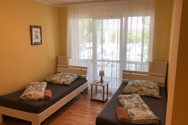 3 slaapkamers, een strijkplank/strijkijzer, gratis wifi, beddengoed