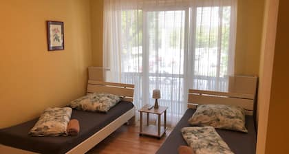 Ferienhaus für 6-8 Personen - Zentral und Sehr Geräumig mit Überdachter Terrasse