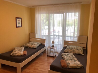 Ferienhaus für 6-8 Personen - Zentral und Sehr Geräumig mit Überdachter Terrasse